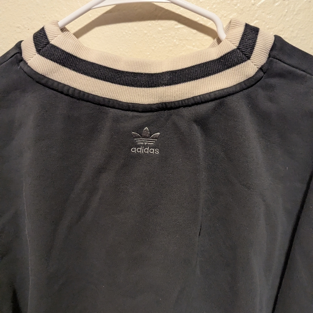 Adidas Women’s Black Spell-Out Sweatshirt Size Small Vneck Varsity - Picture 6 of 6